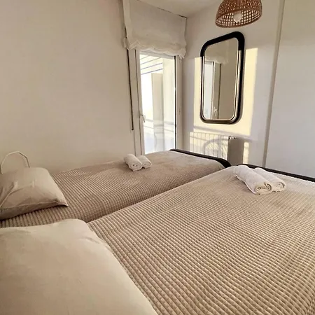 Appartamento Luxurious 3-bedroom With Pool Near
