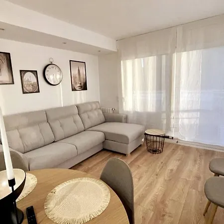 Luxurious 3-bedroom With Pool Near Lejlighed Lloret de Mar