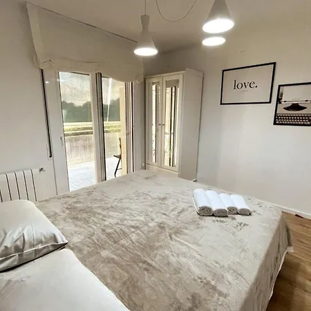 Lejlighed Luxurious 3-bedroom With Pool Near